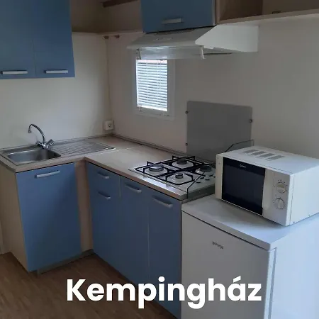 Szarszo Apartman Es Kempinghaz Διαμέρισμα *